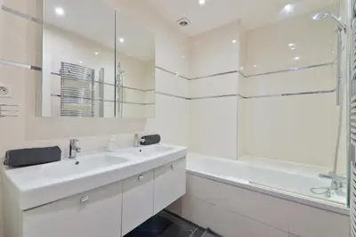Salle de bains dans l'établissement Appartement Quartier Palais Garnier Free Netflix
