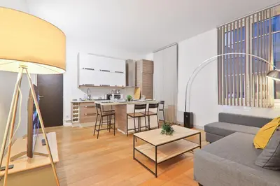 Coin salon dans l'établissement Appartement Quartier Palais Garnier Free Netflix