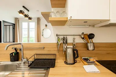 Cuisine ou kitchenette dans l'établissement Cozy 1-bedroom apartment with all amenities near iconic Montmartre neighbourhood