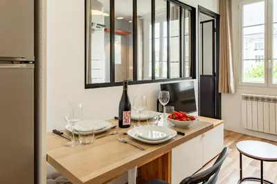 Coin salon dans l'établissement Cozy 1-bedroom apartment with all amenities near iconic Montmartre neighbourhood