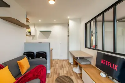 Coin salon dans l'établissement Cozy 1-bedroom apartment with all amenities near iconic Montmartre neighbourhood