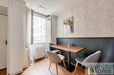 Coin salon dans l'établissement Urban Flat 04 - Pretty 2 Bedroom Flat in Montorgueil