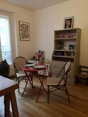 Coin salon dans l'établissement Charmant appartement parisien 2 pièces