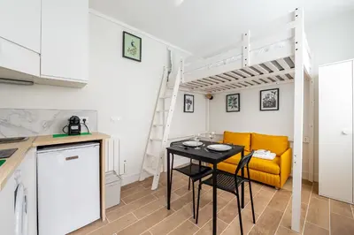 Cuisine ou kitchenette dans l'établissement Close to Montmartre l Fully equipped studio