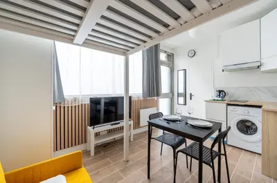 Cuisine ou kitchenette dans l'établissement Close to Montmartre l Fully equipped studio