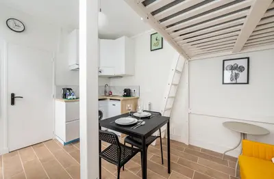 Cuisine ou kitchenette dans l'établissement Close to Montmartre l Fully equipped studio
