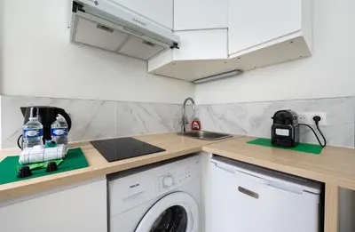 Cuisine ou kitchenette dans l'établissement Close to Montmartre l Fully equipped studio