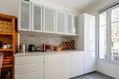 Cuisine ou kitchenette dans l'établissement Creative Artist's Retreat in Paris