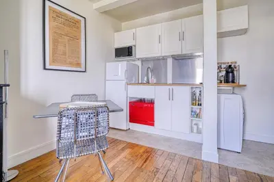 Cuisine ou kitchenette dans l'établissement Sous les toits du Père Lachaise