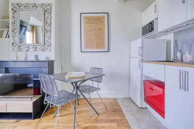 Cuisine ou kitchenette dans l'établissement Sous les toits du Père Lachaise