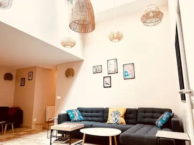 Coin salon dans l'établissement Stylish Loft Paris 17- 3 bdrs - 2 bathrs - 7 pers