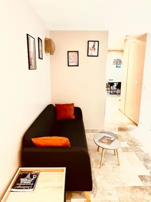 Coin salon dans l'établissement Stylish Loft Paris 17- 3 bdrs - 2 bathrs - 7 pers