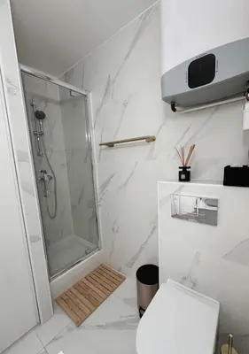 Salle de bains dans l'établissement Charmant Studio avec Balcon