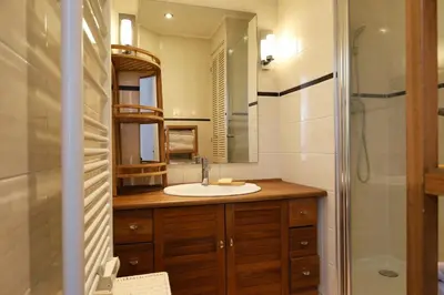 Salle de bains dans l'établissement Appartement à côté du Musée Grévin