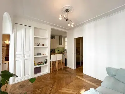 Cuisine ou kitchenette dans l'établissement Appartement à côté du Musée Grévin
