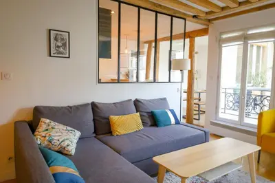 Coin salon dans l'établissement Appartement Chic & Spacieux | Paris 2ème