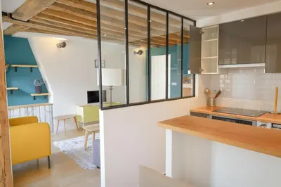 Cuisine ou kitchenette dans l'établissement Appartement Chic & Spacieux | Paris 2ème