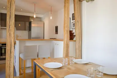Cuisine ou kitchenette dans l'établissement Appartement Chic & Spacieux | Paris 2ème