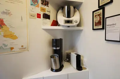 Plateau bouilloire dans l'établissement Beau et charmant appartement à Bastille