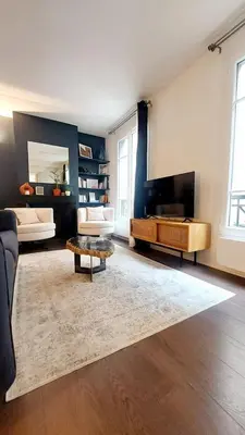 Télévision ou salle de divertissement dans l'établissement Beau et charmant appartement à Bastille