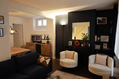Cuisine ou kitchenette dans l'établissement Beau et charmant appartement à Bastille