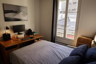Télévision ou salle de divertissement dans l'établissement Bel appartement 4 personnes / Pigalle - Montmartre