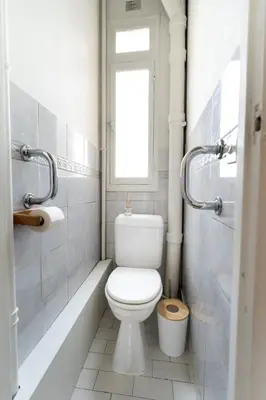 Salle de bains dans l'établissement Très lumineux. 1 chambre Batignolles / Opéra.