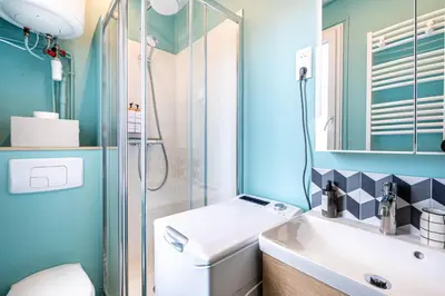 Salle de bains dans l'établissement GuestReady - Espace Chic et Pratique pour 2