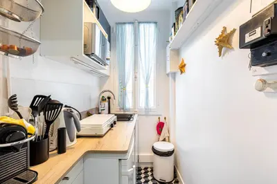 Cuisine ou kitchenette dans l'établissement GuestReady - Espace Chic et Pratique pour 2
