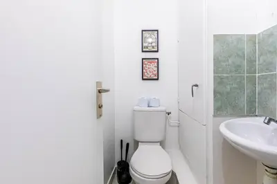 Salle de bains dans l'établissement GuestReady - Séjour Élégant à Paris pour 6