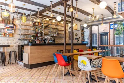 Salon ou bar de l'établissement FRATERNiTY-HOTEL