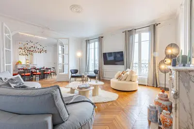 Coin salon dans l'établissement Luxueux Appartement 5 BD, Arc de Triomphe