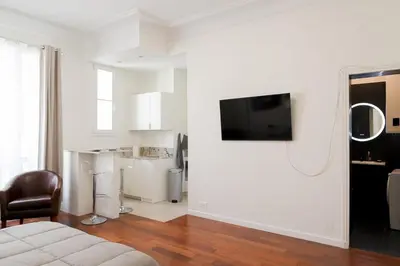 Télévision ou salle de divertissement dans l'établissement Nouveau studio au cœur de l'Opéra - Paris 1er