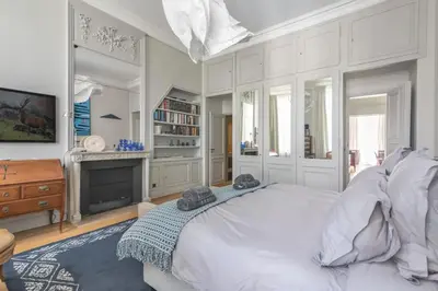 Un ou plusieurs lits dans un hébergement de l'établissement Appartement luxueux / historique proche bon marché