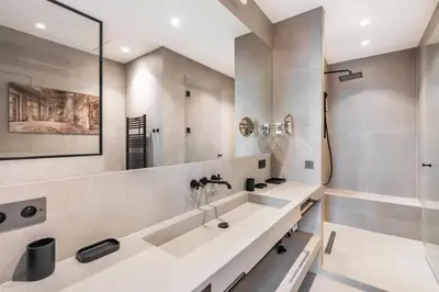 Salle de bains dans l'établissement Appartement luxueux / historique proche bon marché