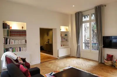 Télévision ou salle de divertissement dans l'établissement St Georges proche Opéra et la Basilique sacrée