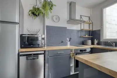 Cuisine ou kitchenette dans l'établissement Appart. Parisien Élégant - Proche Incontournables
