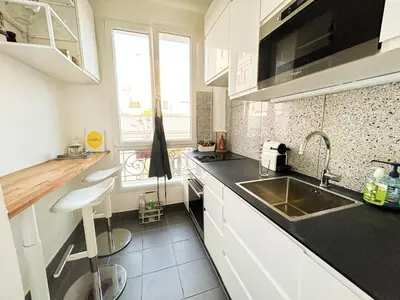 Cuisine ou kitchenette dans l'établissement Appartement chic et moderne au cœur de Paris