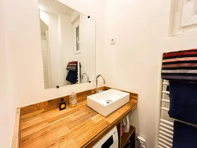 Salle de bains dans l'établissement Appartement chic et moderne au cœur de Paris