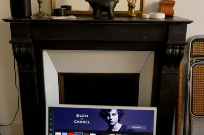 Télévision ou salle de divertissement dans l'établissement Appartement chic et moderne au cœur de Paris
