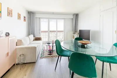 Coin salon dans l'établissement Appartement Élégant à Montmartre