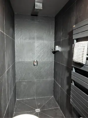 Salle de bains dans l'établissement Studio confortable et moderne au cœur de Paris