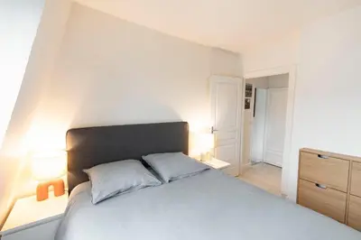 Un ou plusieurs lits dans un hébergement de l'établissement Une vue magnifique sur le Sacré Cœur.
