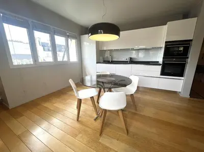 Cuisine ou kitchenette dans l'établissement Comfort & design 2 BR near Place des Vosges