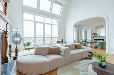 Coin salon dans l'établissement Luxueux Appartement 4BD, Arc de Triomphe