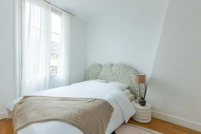 Un ou plusieurs lits dans un hébergement de l'établissement Luxueux Appartement 4BD, Arc de Triomphe