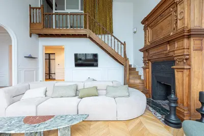 Coin salon dans l'établissement Luxueux Appartement 4BD, Arc de Triomphe