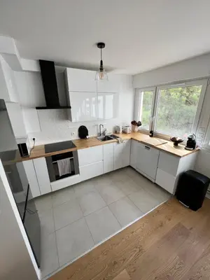 Cuisine ou kitchenette dans l'établissement Luxury apartment 16'