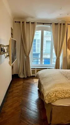 Un ou plusieurs lits dans un hébergement de l'établissement Appartement au Cœur des Ternes - Arc de Triomphe