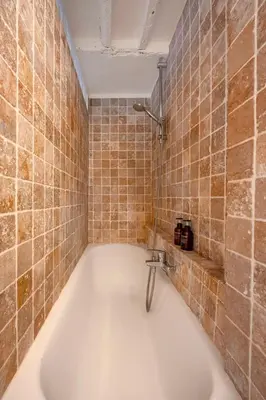 Salle de bains dans l'établissement Havre de paix au cœur de Paris avec Notre-Dame